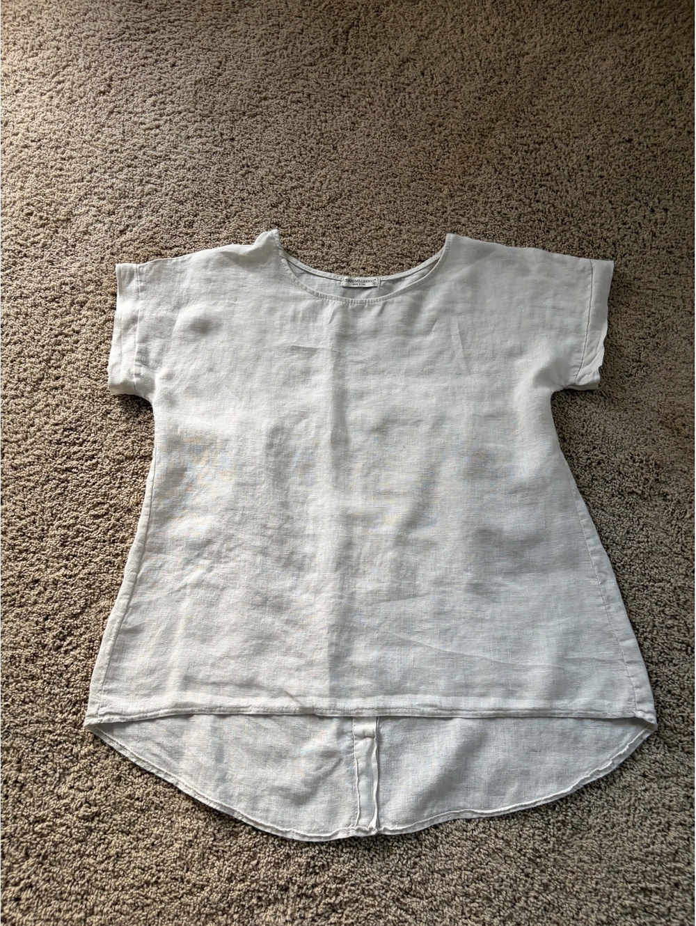 Terzo Millennio Top med Beige 100% Linen Button Back Hi Low Hem Pullover Shirt